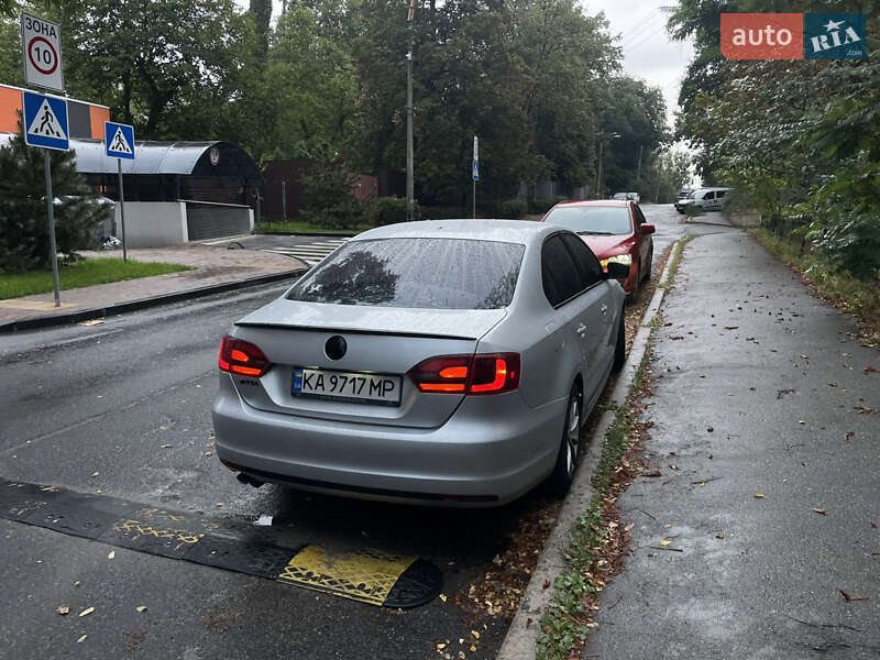 Седан Volkswagen Jetta 2010 в Киеве