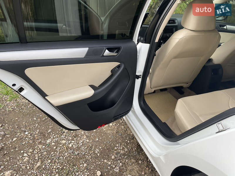 Седан Volkswagen Jetta 2015 в Кривом Роге фото 18 Седан Volkswagen Jetta 2015 в Кривом Роге