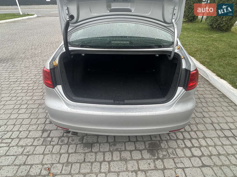 Седан Volkswagen Jetta 2013 в Львові фото 8 Седан Volkswagen Jetta 2013 в Львові