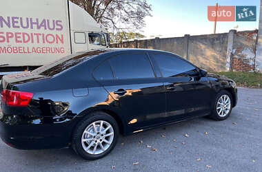 Седан Volkswagen Jetta 2011 в 