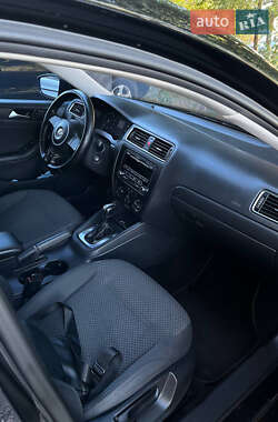 Седан Volkswagen Jetta 2011 в 