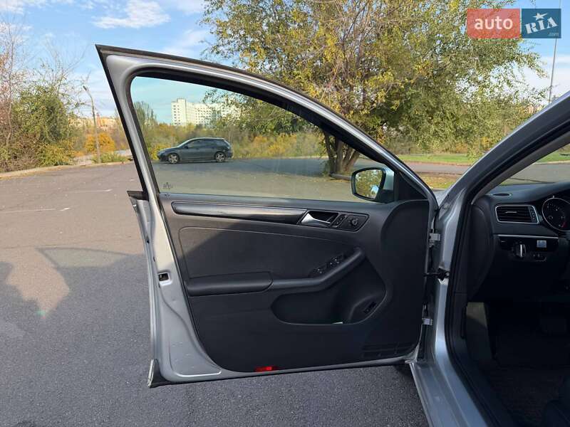 Седан Volkswagen Jetta 2015 в Кривом Роге