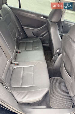 Седан Volkswagen Jetta 2012 в 