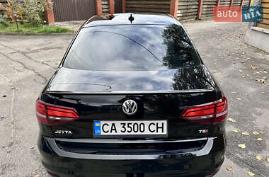 Седан Volkswagen Jetta 2015 в 