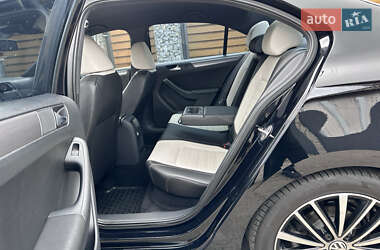 Седан Volkswagen Jetta 2015 в 
