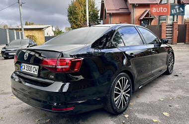 Седан Volkswagen Jetta 2015 в 