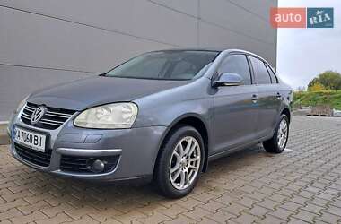 Седан Volkswagen Jetta 2006 в Вишневом