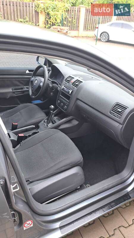 Седан Volkswagen Jetta 2006 в Вишневому фото 14 Седан Volkswagen Jetta 2006 в Вишневому