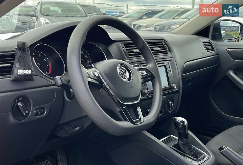 Седан Volkswagen Jetta 2016 в Львове фото 5 Седан Volkswagen Jetta 2016 в Львове