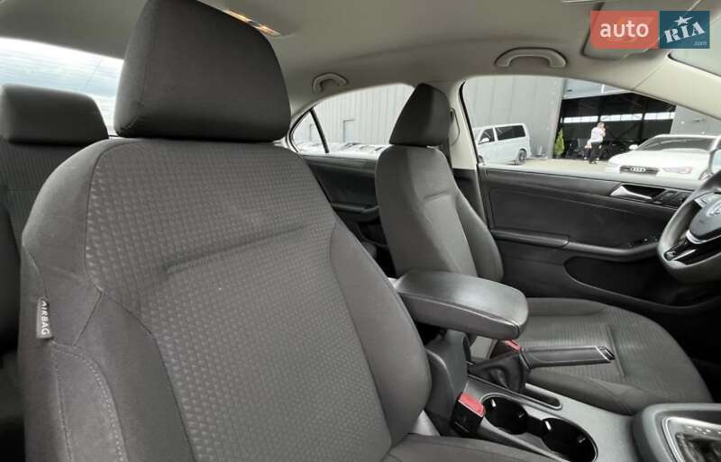 Седан Volkswagen Jetta 2016 в Львове фото 11 Седан Volkswagen Jetta 2016 в Львове