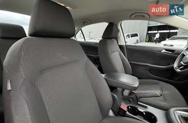 Седан Volkswagen Jetta 2016 в 