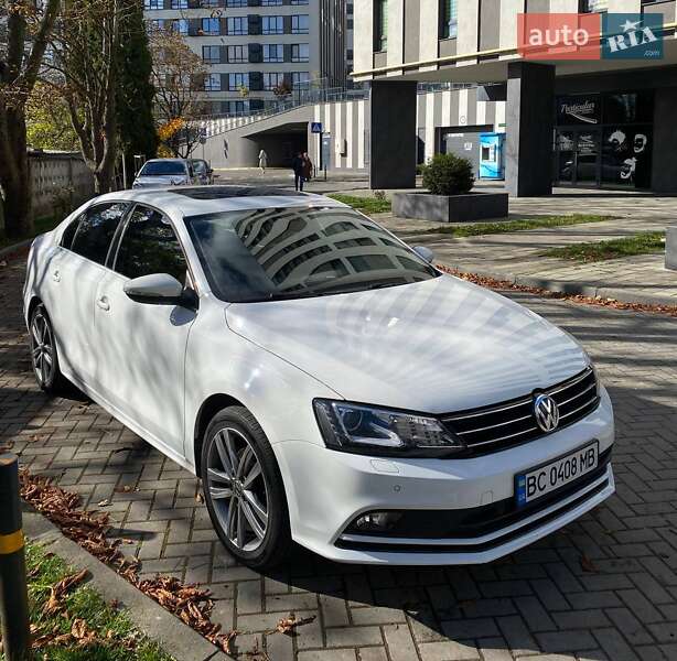 Седан Volkswagen Jetta 2015 в Львове