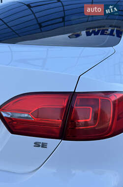 Седан Volkswagen Jetta 2013 в  фото 9 Седан Volkswagen Jetta 2013 в