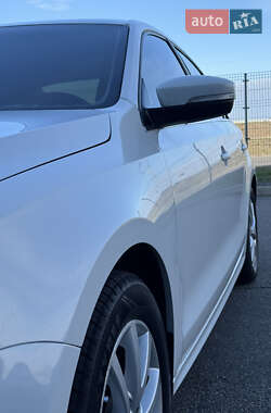 Седан Volkswagen Jetta 2013 в  фото 16 Седан Volkswagen Jetta 2013 в