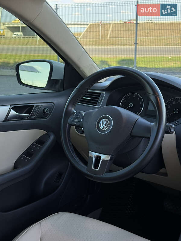 Седан Volkswagen Jetta 2013 в Дніпрі фото 30 Седан Volkswagen Jetta 2013 в Дніпрі