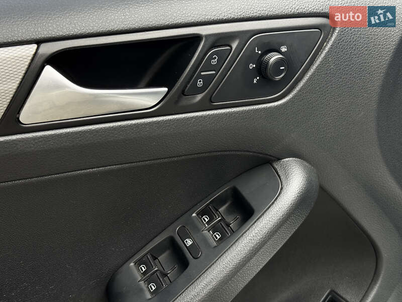 Седан Volkswagen Jetta 2016 в Києві