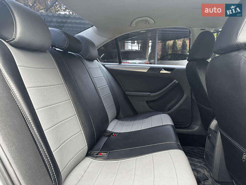 Седан Volkswagen Jetta 2016 в Києві