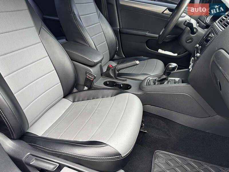 Седан Volkswagen Jetta 2016 в Києві