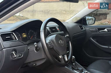 Седан Volkswagen Jetta 2012 в 