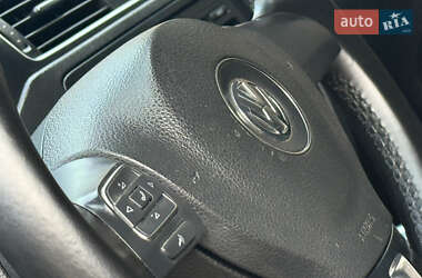 Седан Volkswagen Jetta 2012 в 