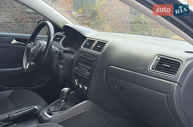 Седан Volkswagen Jetta 2012 в 