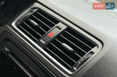 Седан Volkswagen Jetta 2012 в 