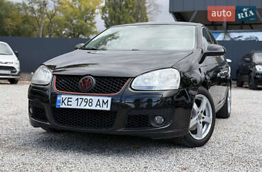 Седан Volkswagen Jetta 2006 в  фото 3 Седан Volkswagen Jetta 2006 в