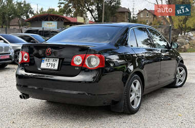 Седан Volkswagen Jetta 2006 в  фото 8 Седан Volkswagen Jetta 2006 в
