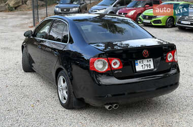 Седан Volkswagen Jetta 2006 в  фото 11 Седан Volkswagen Jetta 2006 в