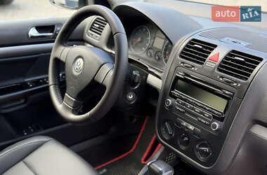 Седан Volkswagen Jetta 2006 в  фото 19 Седан Volkswagen Jetta 2006 в