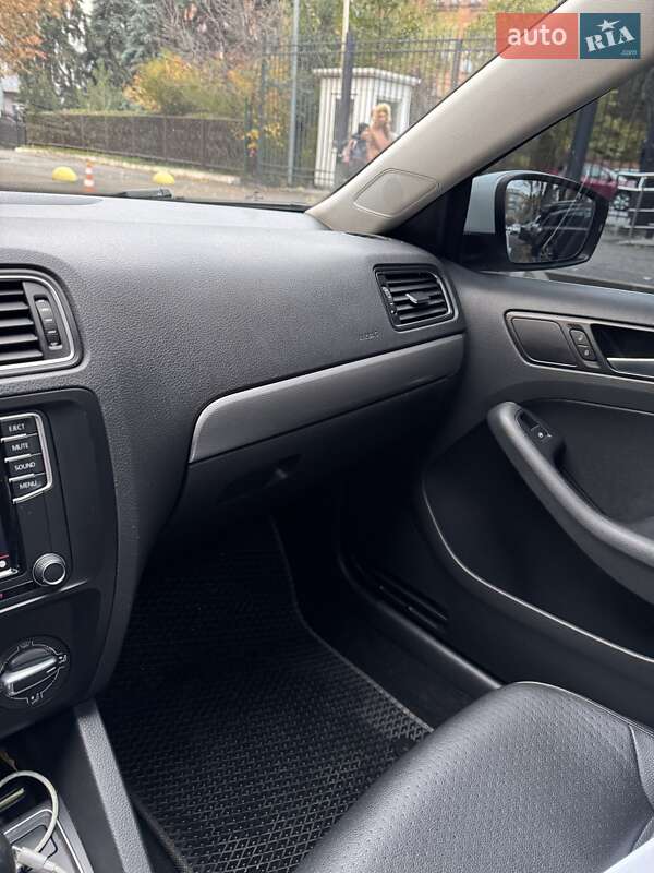 Седан Volkswagen Jetta 2016 в Харькове