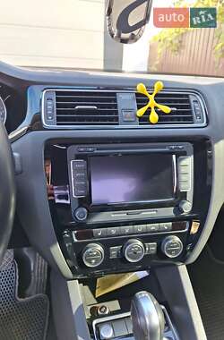 Седан Volkswagen Jetta 2015 в 