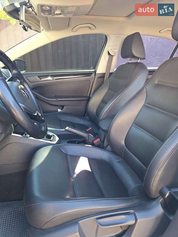 Седан Volkswagen Jetta 2015 в Ізмаїлі