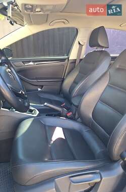 Седан Volkswagen Jetta 2015 в 