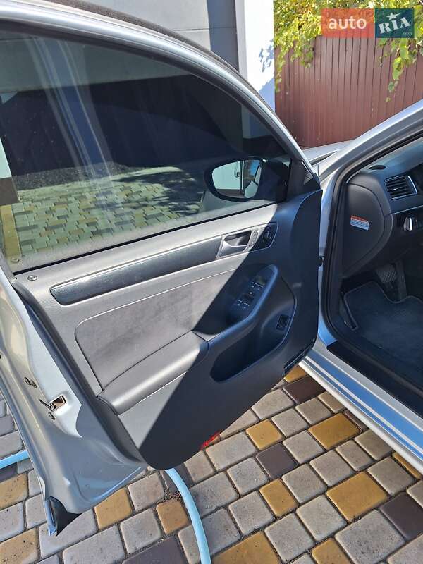 Седан Volkswagen Jetta 2015 в Ізмаїлі