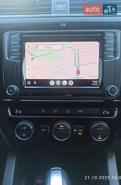 Седан Volkswagen Jetta 2016 в 