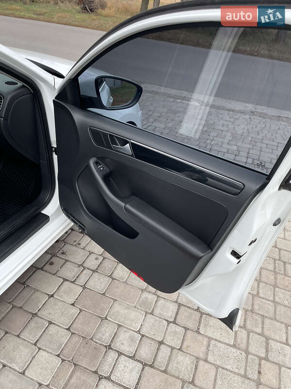 Седан Volkswagen Jetta 2016 в Магдалинівці фото 11 Седан Volkswagen Jetta 2016 в Магдалинівці