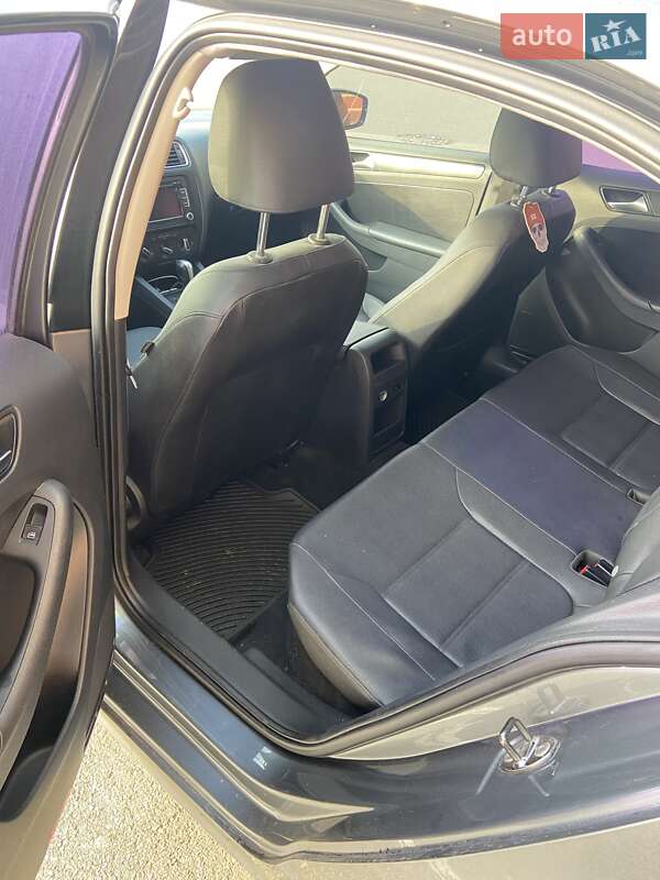 Седан Volkswagen Jetta 2012 в Києві