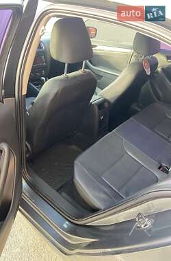 Седан Volkswagen Jetta 2012 в 