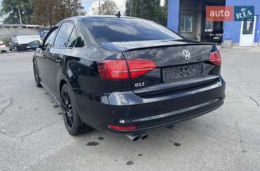 Седан Volkswagen Jetta 2015 в  фото 10 Седан Volkswagen Jetta 2015 в