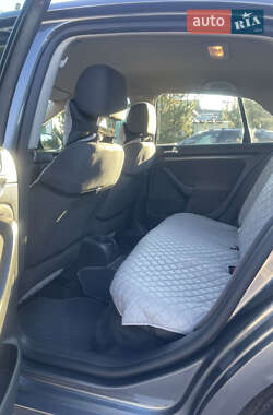 Седан Volkswagen Jetta 2005 в  фото 11 Седан Volkswagen Jetta 2005 в