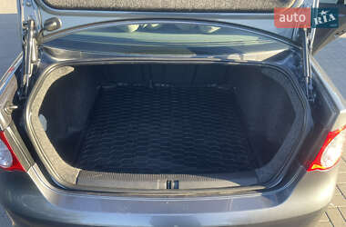 Седан Volkswagen Jetta 2005 в  фото 21 Седан Volkswagen Jetta 2005 в