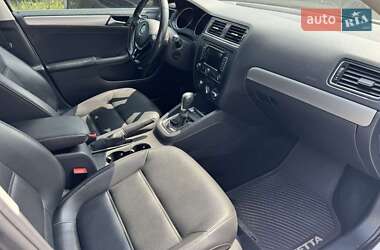 Седан Volkswagen Jetta 2015 в  фото 11 Седан Volkswagen Jetta 2015 в