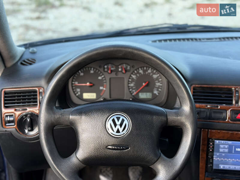 Седан Volkswagen Jetta 2001 в Калуші
