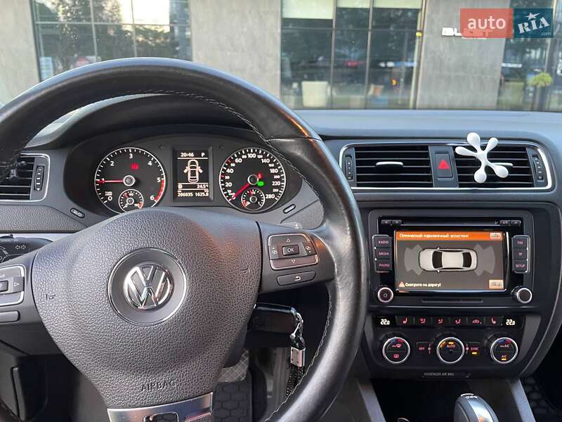 Седан Volkswagen Jetta 2012 в Ужгороде