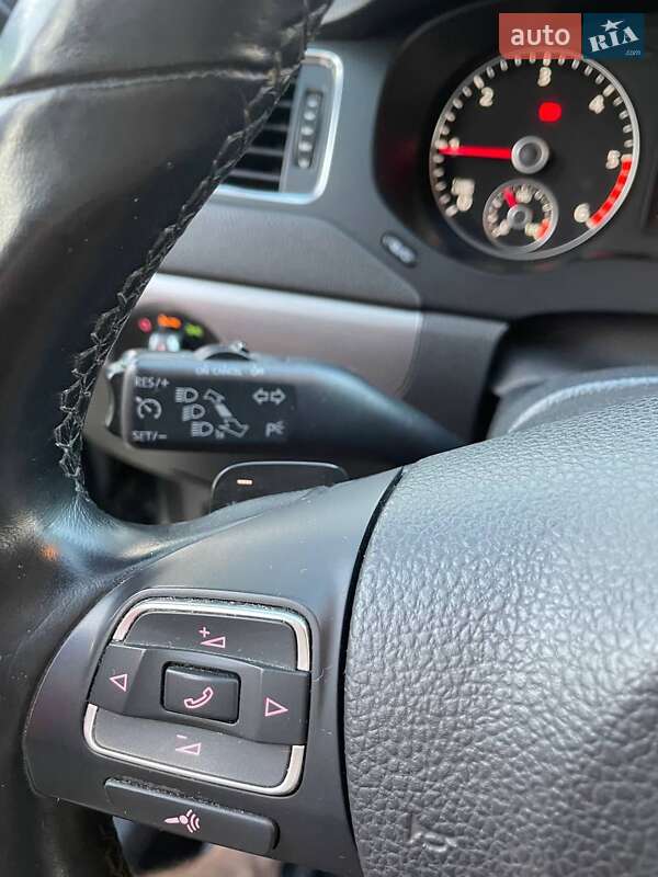 Седан Volkswagen Jetta 2012 в Ужгороде