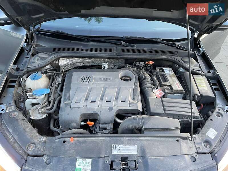 Седан Volkswagen Jetta 2012 в Ужгороде