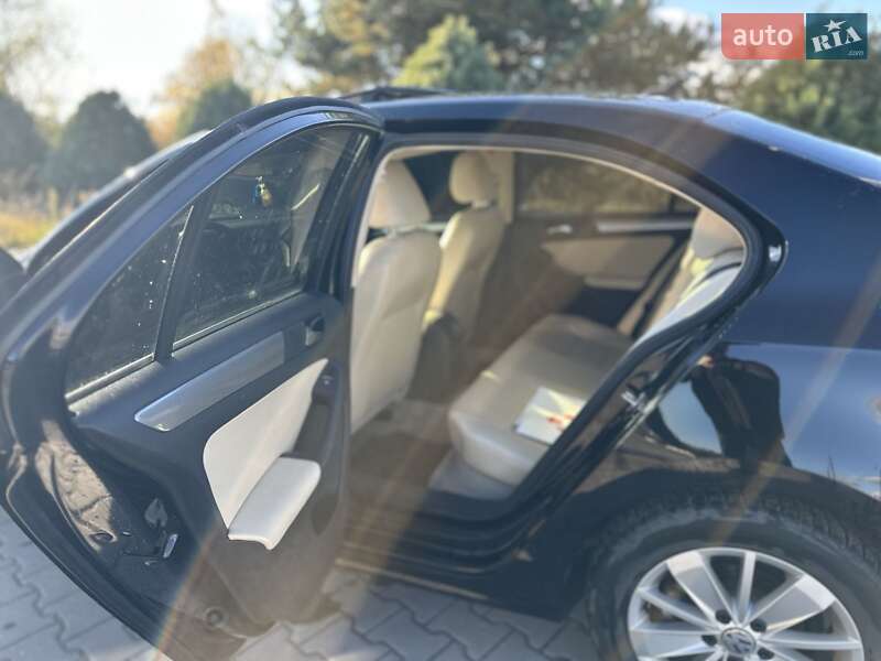 Седан Volkswagen Jetta 2016 в Жовкве