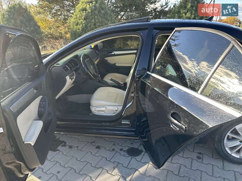 Седан Volkswagen Jetta 2016 в Жовкве