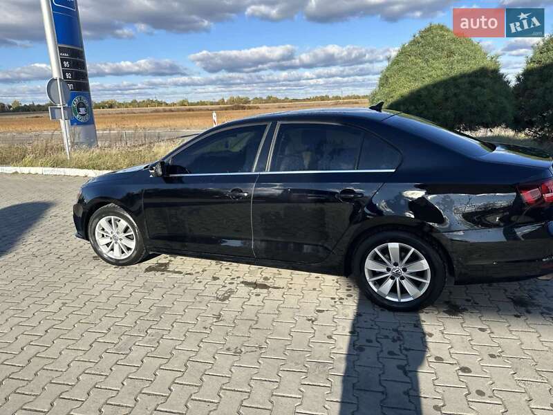 Седан Volkswagen Jetta 2016 в Жовкве